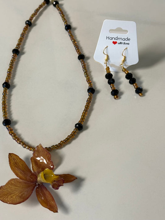 cattleya necklace with earrings