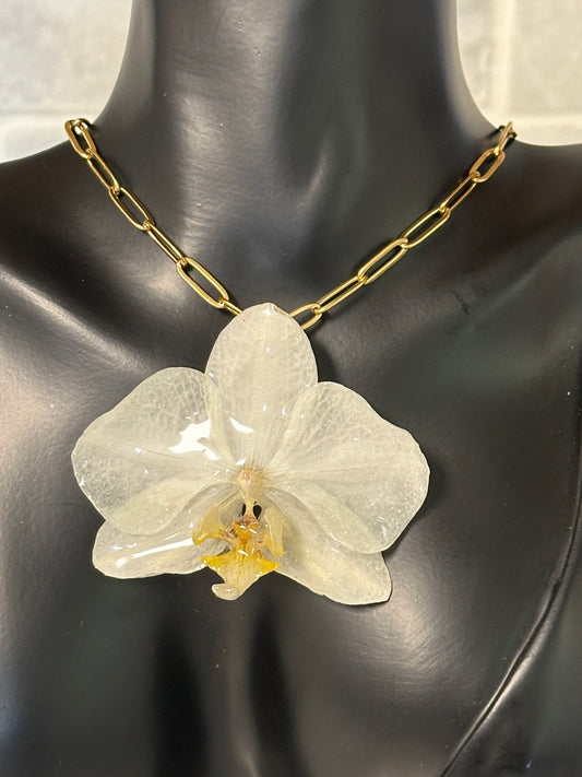 gold peper clip orchid necklace