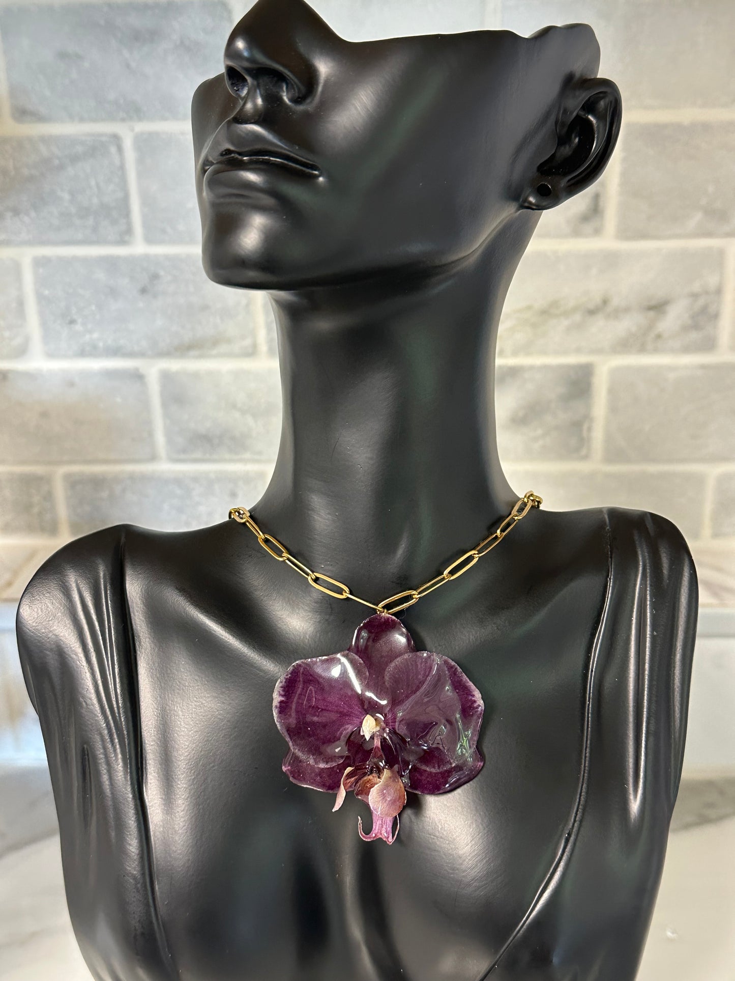 peper clip orchid necklace