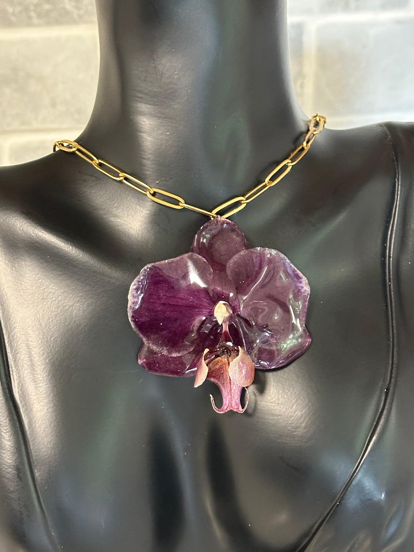 peper clip orchid necklace