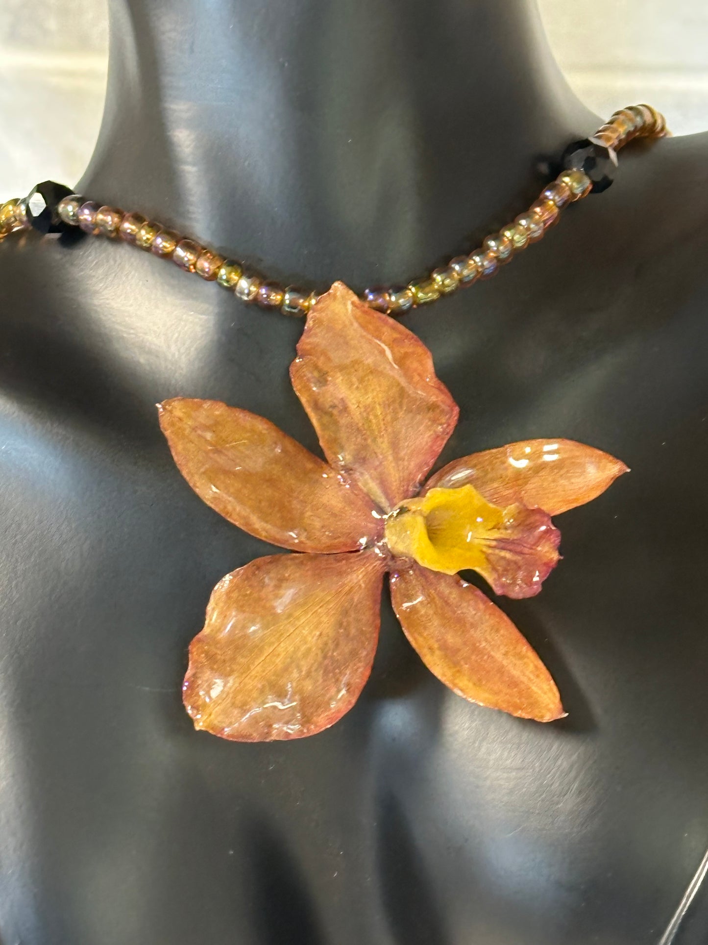 cattleya necklace with earrings
