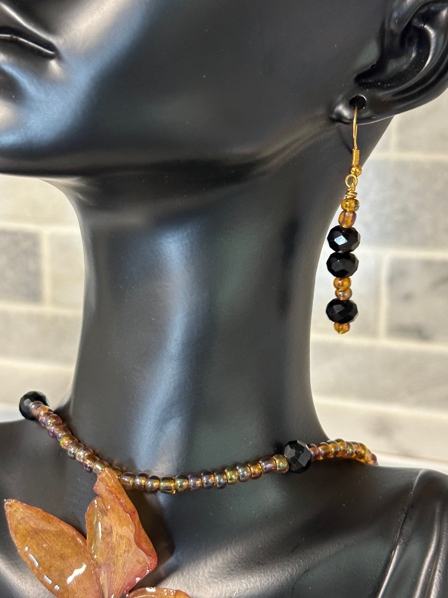 cattleya necklace with earrings